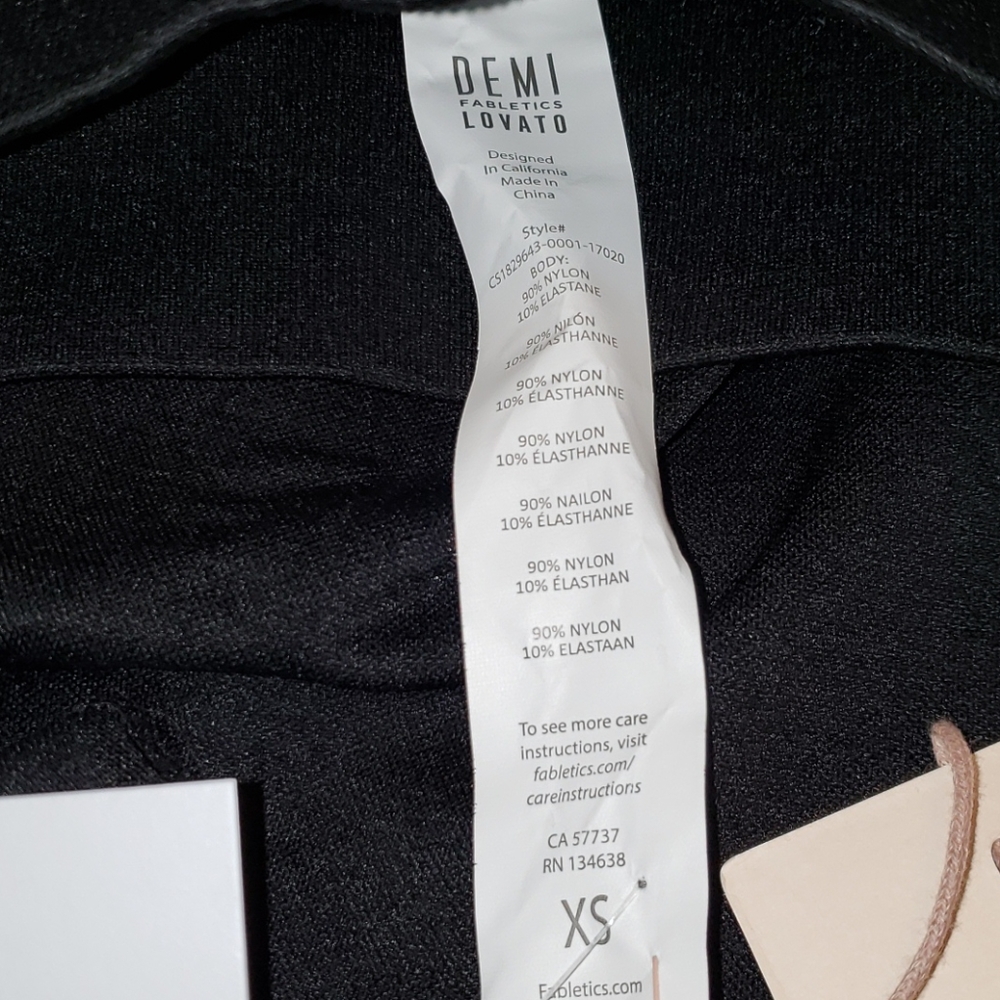 Host Pick Demi Lovato XS  Fabletics Black Capri - Picture 7 of 8